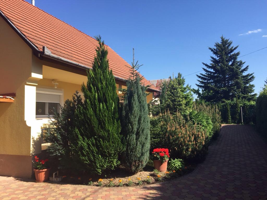 Honved Apartmanhaz Heviz Bagian luar foto