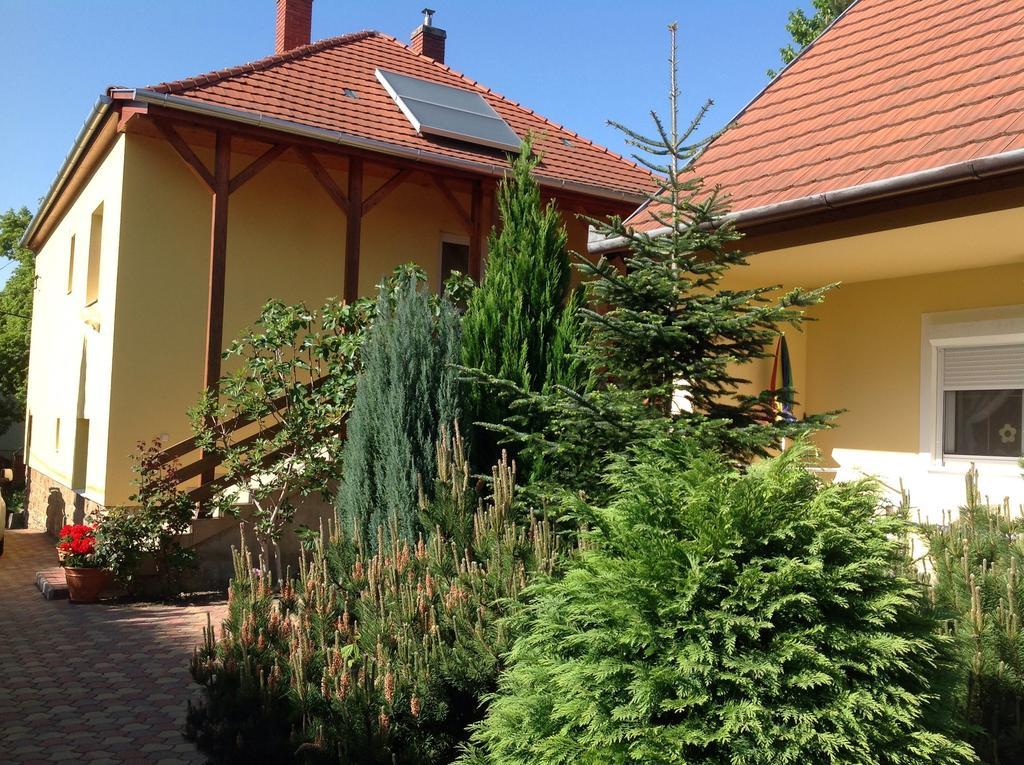 Honved Apartmanhaz Heviz Bagian luar foto