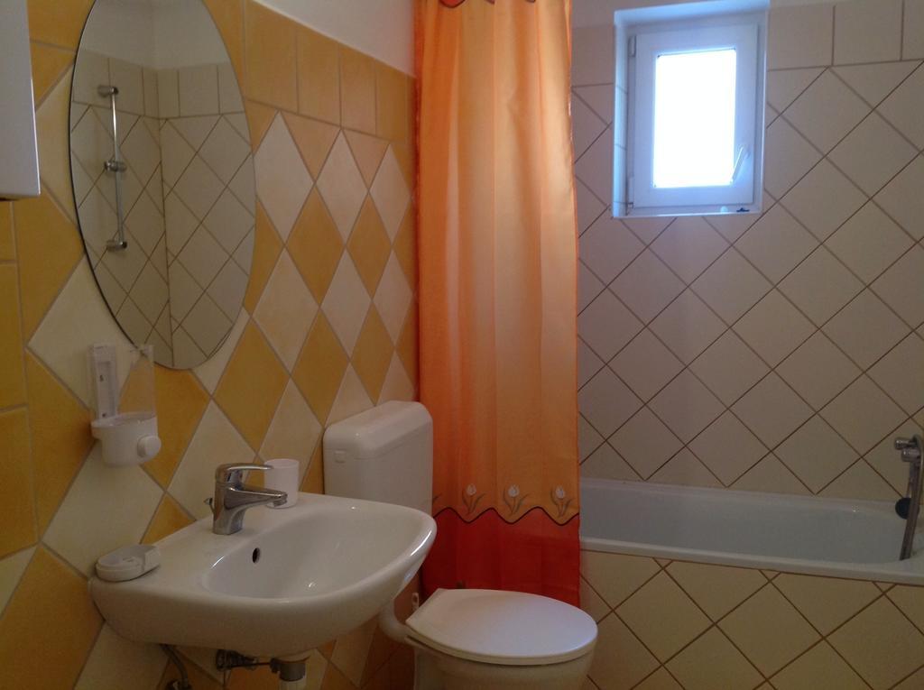 Honved Apartmanhaz Heviz Ruang foto